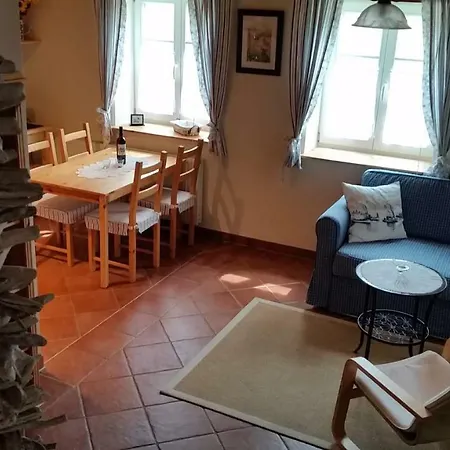 Schwalbenhus Am Saaler Bodden *